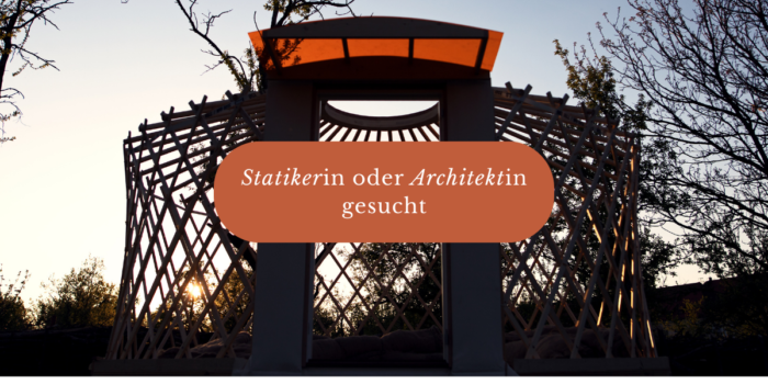 Jurte mit Schild "Statikerin oder Architektin gesucht" vor Abendhimmel